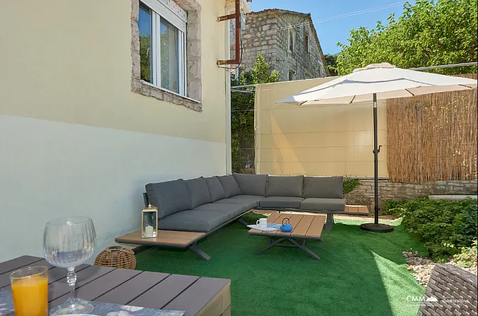 Haus, 1 Zimmer, 55 m² mit 610 m² Grundstück in Kostanjica